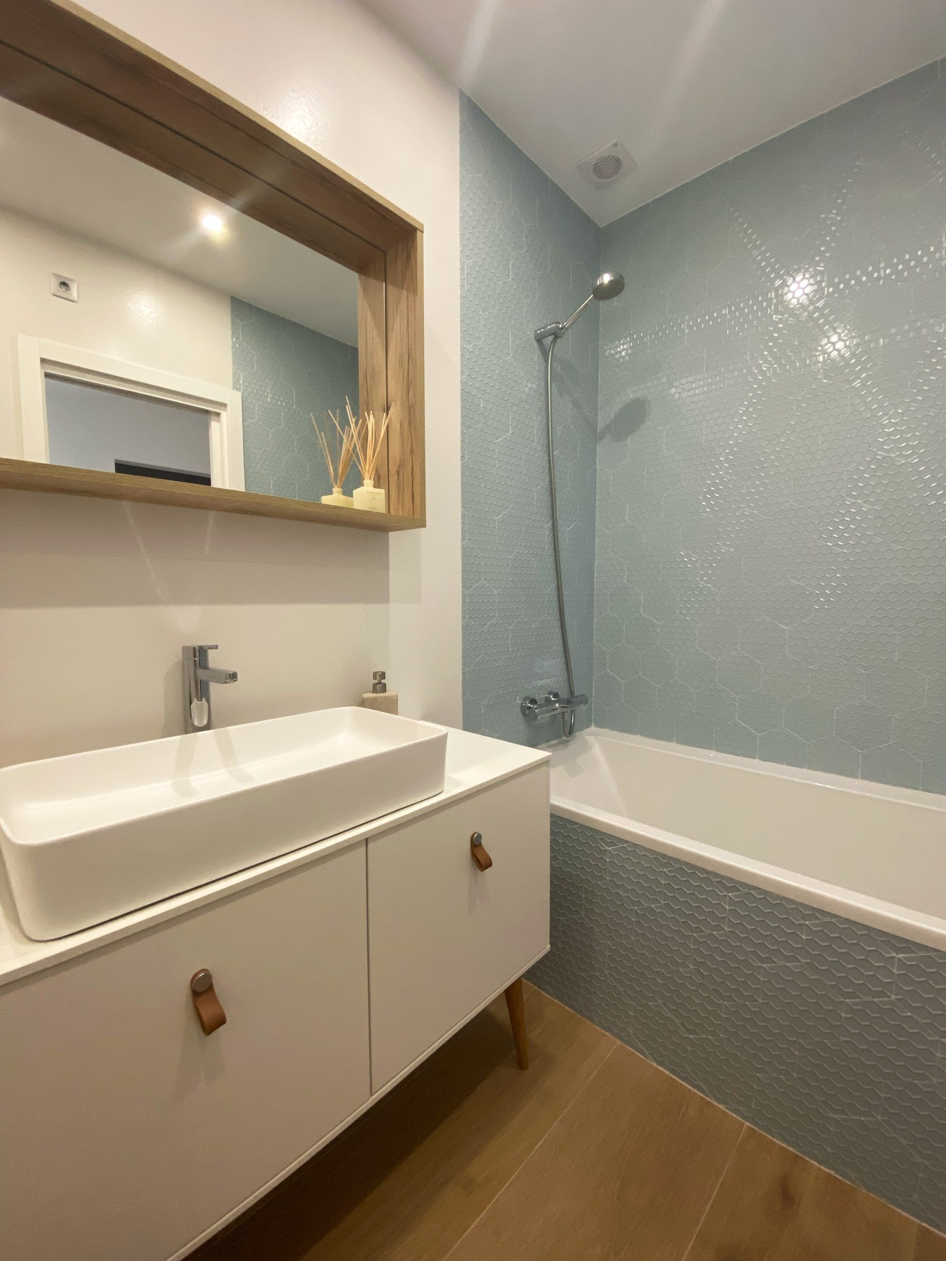 Mueble de pared para cuarto de baño - ROTEN - Naxani